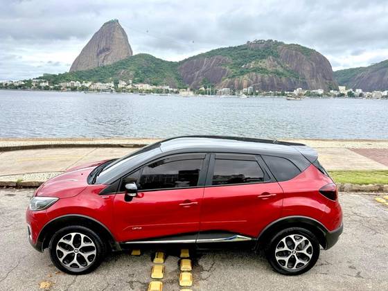 RENAULT CAPTUR 1.6 16V SCE FLEX BOSE X-TRONIC RENAULT CAPTUR 1.6 16V SCE FLEX BOSE X-TRONIC